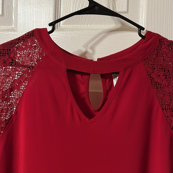 Woman top RED PerSeption Concept.         No sleeves. - Picture 5 of 6